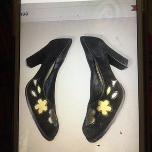 JOEY O Y2K black suede flower cut out pumps